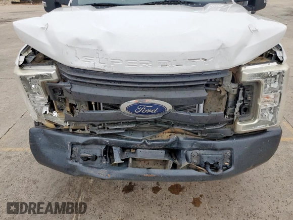 2019 Ford F-250 XL with VIN 1FT7X2A60KEC61451, listed as a Copart auction lot 51458805 with 193,809 mi miles and Salvage title. Bid and sale history available at DreamBid. Image 13.