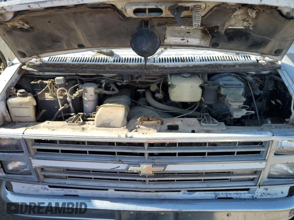 1989 Chevrolet Chevy Van z VIN 1GBEG25KXK7127909, wystawiony jako Copart lot #59997315 z przebiegiem 550 289 mil mil oraz Czysty tytuł • Clean title. Historia ofert i sprzedaży dostępna na DreamBid. Obrazek 12.