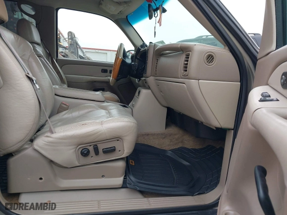 2001 Chevrolet Tahoe LT with VIN 1GNEC13T31R107668, listed as a IAAI auction lot 41629386 with 270,644 mi miles. Bid and sale history available at carsss.com. Image 5.