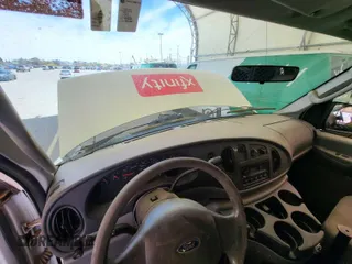2007 Ford Econoline Cargo Commercial z VIN 1FTNE24LX7DA66517, wystawiony jako IAAI lot #42566208 z przebiegiem 125 518 mil mil oraz . Historia ofert i sprzedaży dostępna na DreamBid. Obrazek 3.