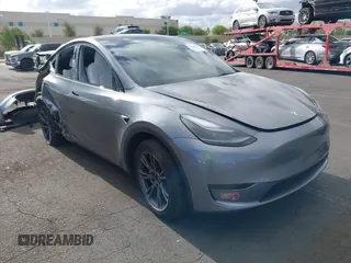 2024 Tesla Model Y z VIN 7SAYGDED7RF197638, wystawiony jako IAAI lot #42246267 z przebiegiem 8 757 mil mil oraz . Historia ofert i sprzedaży dostępna na DreamBid. Obrazek 14.