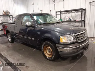 2001 Ford F-150 XL z VIN 1FTRX17L61NB44147, wystawiony jako IAAI lot #41464804 z przebiegiem 130 860 mil mil oraz . Historia ofert i sprzedaży dostępna na DreamBid. Obrazek 1.