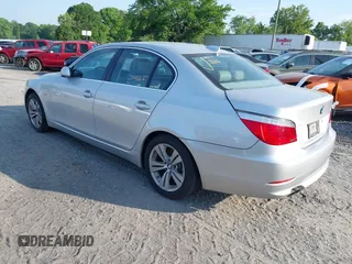 2009 BMW 5 Series 528i with VIN WBANU53569C122711, listed as a IAAI auction lot 42082909 with 157,581 mi miles and . Bid and sale history available at carsss.com. Image 3.
