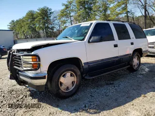 1997 GMC Yukon with VIN 1GKEK13R0VJ747359, listed as a Copart auction lot 48301095 with 272,417 mi miles and Salvage Title. Bid and sale history available at carsss.com. Image 1.