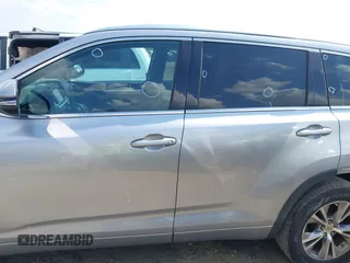 2014 Toyota Highlander XLE z VIN 5TDKKRFH1ES036742, wystawiony jako IAAI lot #42167218 z przebiegiem 165 837 mil mil oraz . Historia ofert i sprzedaży dostępna na DreamBid. Obrazek 14.