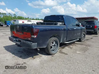 2008 Nissan Titan XE z VIN 1N6BA06A58N358342, wystawiony jako IAAI lot #42307058 z przebiegiem 223 175 mil mil oraz . Historia ofert i sprzedaży dostępna na DreamBid. Obrazek 4.
