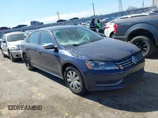 2012 Volkswagen Passat S z VIN 1VWAP7A39CC100079, wystawiony jako IAAI lot #41653045 z przebiegiem 268 353 mil mil oraz . Historia ofert i sprzedaży dostępna na DreamBid. Obrazek 1.