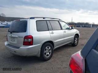2006 Toyota Highlander w/3rd Row with VIN JTEEP21A660158559, listed as a IAAI auction lot 41732038 with 376,274 mi miles. Bid and sale history available at carsss.com. Image 4.