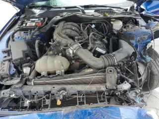 2017 Ford Mustang V6 z VIN 1FA6P8AM8H5286755, wystawiony jako Copart lot #53948355 z przebiegiem 89 888 mil mil oraz Szkoda całkowita • Salvage title. Historia ofert i sprzedaży dostępna na DreamBid. Obrazek 11.