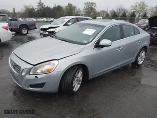 2013 Volvo S60 T6 R-Design Platinum with VIN YV1902FH0D1223617, listed as a IAAI auction lot 41969427 with 174,883 mi miles. Bid and sale history available at carsss.com. Image 2.