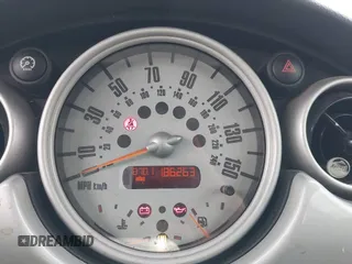2002 MINI Hardtop with VIN WMWRC33452TC34781, listed as a IAAI auction lot 42100266 with 186,263 mi miles and . Bid and sale history available at DreamBid. Image 7.