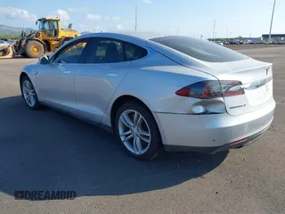2013 Tesla Model S with VIN 5YJSA1AC3DFP10537, listed as a IAAI auction lot 40707549 with 103,111 mi miles and . Bid and sale history available at DreamBid. Image 3.