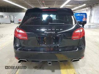 2013 Porsche Cayenne S Hybrid с VIN WP1AE2A22DLA16060, выставлен на аукционе Copart как лот 51253425 с пробегом 131 955 миль миль и Чистый • Clean title. История ставок и продаж доступна на DreamBid. Изображение 6.