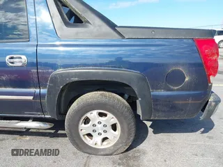 2004 Chevrolet Avalanche Z71 with VIN 3GNEK12T74G265777, listed as a IAAI auction lot 42173825 with 239,216 mi miles. Bid and sale history available at carsss.com. Image 14.
