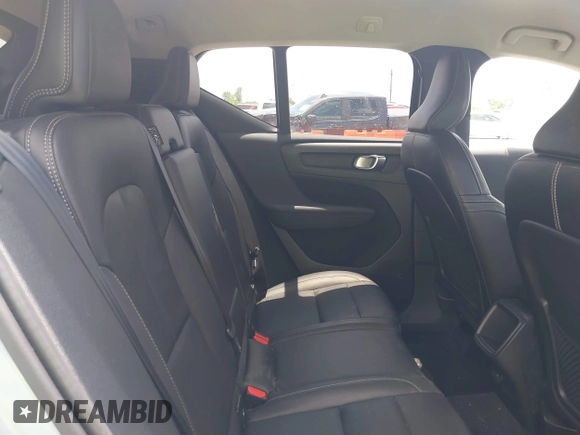 2019 Volvo XC40 Momentum with VIN YV4162UKXK2127207, listed as a IAAI auction lot 42221248 with 44,149 mi miles and . Bid and sale history available at DreamBid. Image 8.