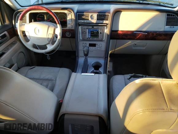 2003 Lincoln Navigator Luxury z VIN 5LMFU28R73LJ17499, wystawiony jako Copart lot #89354325 z przebiegiem 178 522 mil mil oraz Nie do naprawy • Non repairable. Historia ofert i sprzedaży dostępna na DreamBid. Obrazek 8.