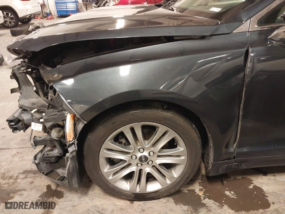 2013 Lincoln MKZ with VIN 3LN6L2G91DR826746, listed as a IAAI auction lot 40977256 with 164,418 mi miles. Bid and sale history available at carsss.com. Image 21.
