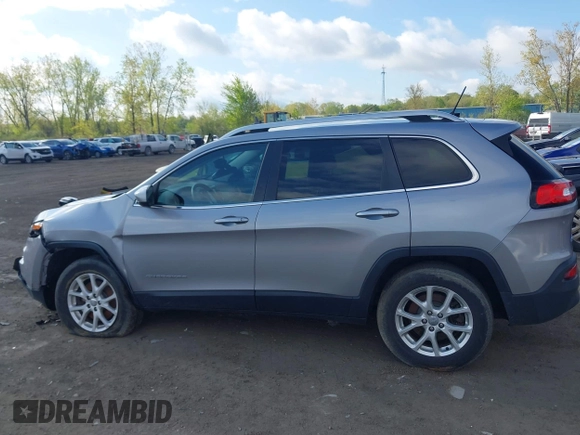 2014 Jeep Cherokee Latitude z VIN 1C4PJMCSXEW294950, wystawiony jako IAAI lot #42179152 z przebiegiem 105 796 mil mil oraz . Historia ofert i sprzedaży dostępna na DreamBid. Obrazek 14.