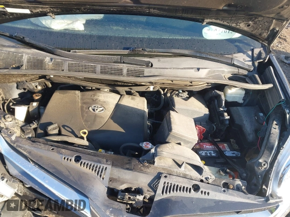2018 Toyota Sienna XLE with VIN 5TDDZ3DC9JS207367, listed as a IAAI auction lot 41877615 with 104,500 mi miles. Bid and sale history available at carsss.com. Image 10.