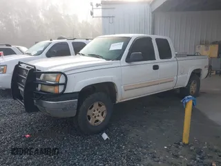 2003 Chevrolet Silverado 1500 with VIN 2GCEK19T231411251, listed as a IAAI auction lot 41513943 with 232,469 mi miles. Bid and sale history available at carsss.com. Image 2.