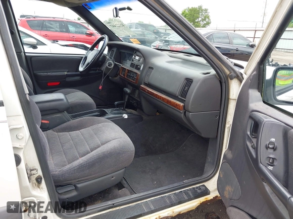 1998 Jeep Grand Cherokee Laredo с VIN 1J4GZ58S8WC372369, выставлен на аукционе IAAI как лот 42222447 с пробегом 223 748 миль миль и . История ставок и продаж доступна на DreamBid. Изображение 5.