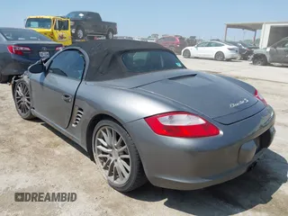 2007 Porsche Boxster S z VIN WP0CB29887U731046, wystawiony jako IAAI lot #42191204 z przebiegiem 153 037 mil mil oraz . Historia ofert i sprzedaży dostępna na DreamBid. Obrazek 3.