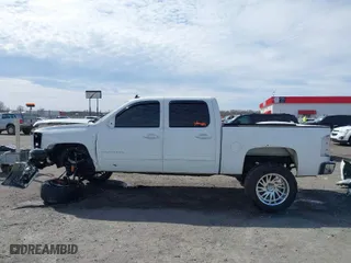 2010 Chevrolet Silverado 1500 LT with VIN 3GCRKSE34AG142638, listed as a IAAI auction lot 41620863 with 330,631 mi miles. Bid and sale history available at carsss.com. Image 14.