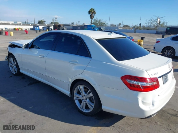 2013 Mercedes-Benz E-Class E 350 Luxury with VIN WDDHF5KB2DA721777, listed as a IAAI auction lot 41756226 with 128,954 mi miles. Bid and sale history available at carsss.com. Image 3.