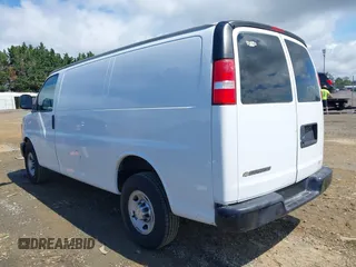 2017 Chevrolet Express Cargo z VIN 1GCWGAFF6H1147484, wystawiony jako IAAI lot #42280800 z przebiegiem 207 357 mil mil oraz . Historia ofert i sprzedaży dostępna na DreamBid. Obrazek 3.