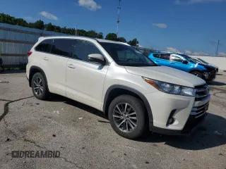 2017 Toyota Highlander XLE with VIN 5TDJZRFHXHS444894, listed as a Copart auction lot 61237735 with 151,073 mi miles and Salvage title. Bid and sale history available at DreamBid. Image 4.