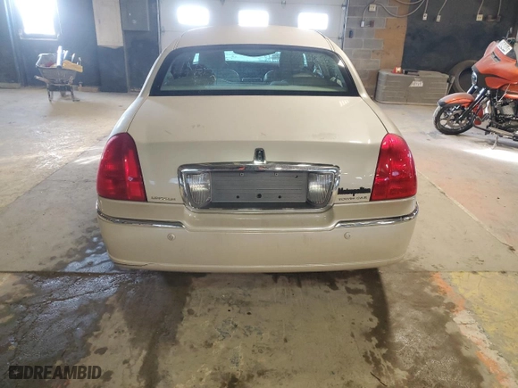 2003 Lincoln Town Car Cartier with VIN 1LNHM83W53Y695048, listed as a Copart auction lot 88715115 with 136,588 mi miles and Salvage Title. Bid and sale history available at carsss.com. Image 6.