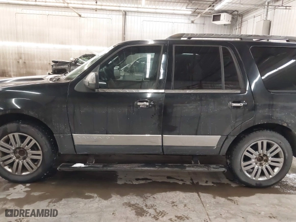 2007 Lincoln Navigator with VIN 5LMFU28537LJ02193, listed as a IAAI auction lot 41323416 with 259,747 mi miles. Bid and sale history available at carsss.com. Image 15.