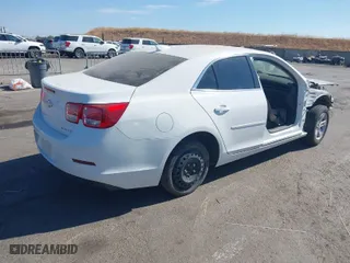 2015 Chevrolet Malibu LT with VIN 1G11C5SL5FF350044, listed as a IAAI auction lot 40090552 with 1 mi miles. Bid and sale history available at carsss.com. Image 4.