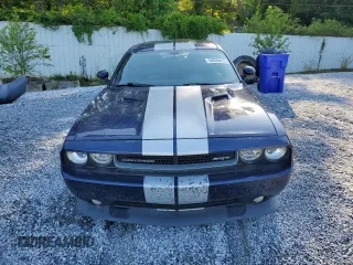 2013 Dodge Challenger SRT-8 z VIN 2C3CDYCJ9DH587681, wystawiony jako Copart lot #58035815 z przebiegiem 59 910 mil mil oraz Tytuł czysty. Historia ofert i sprzedaży dostępna na DreamBid. Obrazek 5.