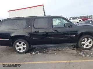 2008 Chevrolet Suburban LTZ with VIN 1GNFC16048J195872, listed as a IAAI auction lot 41389825 with 207,421 mi miles. Bid and sale history available at carsss.com. Image 14.