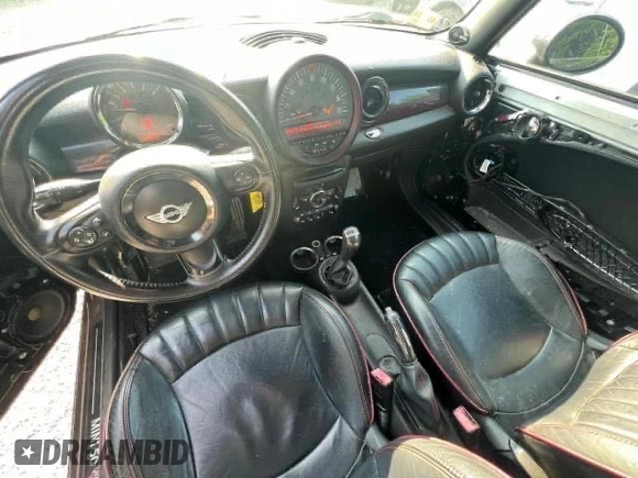 2011 MINI Clubman S z VIN WMWZG3C59BTY31250, wystawiony jako Copart lot #48608435 z przebiegiem 126 025 mil mil oraz Szkoda całkowita • Salvage title. Historia ofert i sprzedaży dostępna na DreamBid. Obrazek 9.