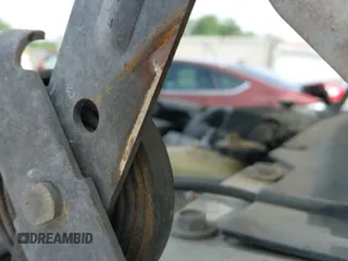 1999 Chevrolet Silverado 1500 LS с VIN 2GCEC19V9X1217790, выставлен на аукционе IAAI как лот 42645149 с пробегом 426 116 миль миль и . История ставок и продаж доступна на DreamBid. Изображение 12.