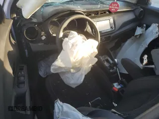 2022 Nissan Kicks S z VIN 3N1CP5BV1NL490430, wystawiony jako Copart lot #84976804 z przebiegiem Nie podano mil oraz Nie do naprawy • Non repairable. Historia ofert i sprzedaży dostępna na DreamBid. Obrazek 8.