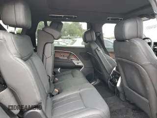 2024 Land Rover Range Rover SE z VIN SALKPBFU8RA253321, wystawiony jako Copart lot #52424685 z przebiegiem 10 418 mil mil oraz Szkoda całkowita • Salvage title. Historia ofert i sprzedaży dostępna na DreamBid. Obrazek 11.