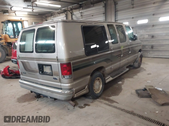 2002 Ford Econoline Cargo Recreational with VIN 1FDRE14L22HB53224, listed as a IAAI auction lot 41967017 with 202,065 mi miles. Bid and sale history available at carsss.com. Image 4.