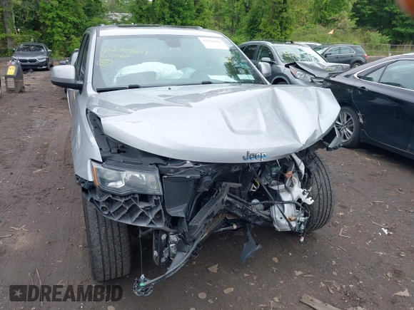 2020 Jeep Grand Cherokee Laredo E z VIN 1C4RJFAG3LC199485, wystawiony jako IAAI lot #42276411 z przebiegiem 109 489 mil mil oraz . Historia ofert i sprzedaży dostępna na DreamBid. Obrazek 6.