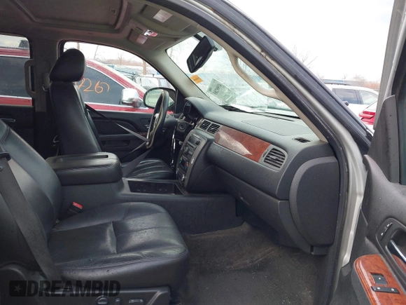 2010 GMC Yukon SLT with VIN 1GKUKCE0XAR286060, listed as a IAAI auction lot 41900285 with 307,912 mi miles. Bid and sale history available at carsss.com. Image 5.
