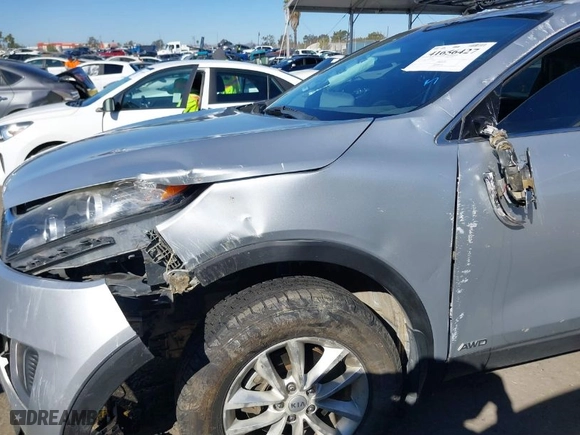 2017 Kia Sorento LX with VIN 5XYPGDA36HG235972, listed as a IAAI auction lot 41656427 with 129,623 mi miles. Bid and sale history available at carsss.com. Image 6.