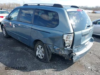 2008 Kia Sedona LX with VIN KNDMB233686204047, listed as a IAAI auction lot 41904157 with 123,700 mi miles. Bid and sale history available at carsss.com. Image 3.