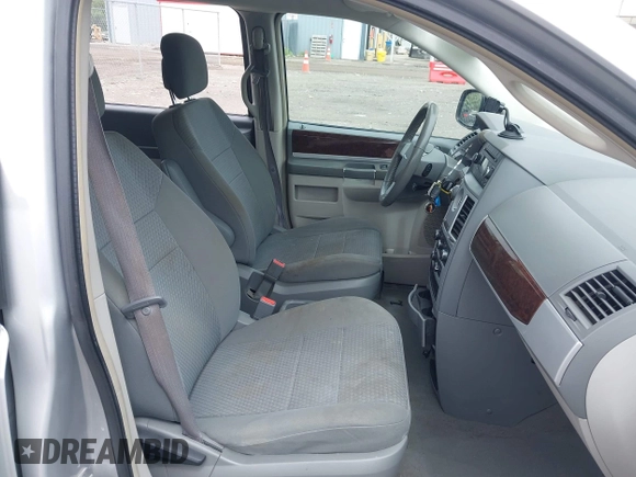 2010 Chrysler Town & Country Touring with VIN 2A4RR5D14AR271397, listed as a IAAI auction lot 42181231 with 200,547 mi miles and . Bid and sale history available at DreamBid. Image 5.