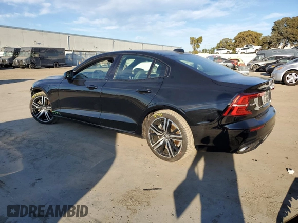 2021 Volvo S60 R-Design with VIN 7JRBR0FM5MG113529, listed as a Copart auction lot 87932845 with 33,639 mi miles and Salvage Title. Bid and sale history available at carsss.com. Image 2.
