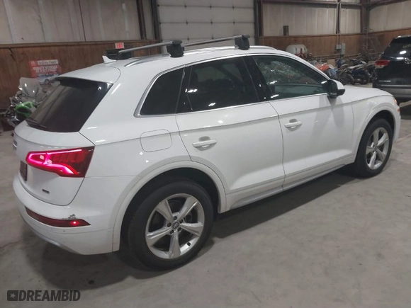 2020 Audi Q5 Premium with VIN WA1ANAFY1L2028384, listed as a IAAI auction lot 41834207 with 20,008 mi miles. Bid and sale history available at carsss.com. Image 4.