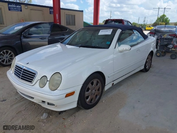 2002 Mercedes-Benz CLK-Class with VIN WDBLK65G72T110575, listed as a IAAI auction lot 41950872 with 171,928 mi miles. Bid and sale history available at carsss.com. Image 2.