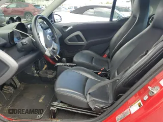 2014 Smart fortwo Passion z VIN WMEEJ9AA6EK782087, wystawiony jako Copart lot #73883554 z przebiegiem Nie podano mil oraz Nie do naprawy • Non repairable. Historia ofert i sprzedaży dostępna na DreamBid. Obrazek 7.