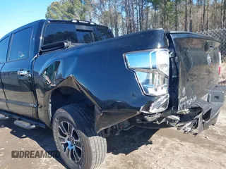 2021 Nissan Titan SV z VIN 1N6AA1EE4MN528044, wystawiony jako IAAI lot #41280940 z przebiegiem 75 600 mil mil oraz . Historia ofert i sprzedaży dostępna na DreamBid. Obrazek 12.